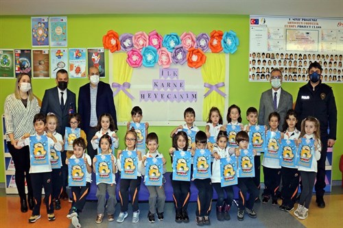 Maltepe'de Çocuklar Karnelerini aldı